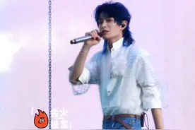 第一次音乐节的丁禹兮，虽然有点紧张，但真的稳稳的！#丁禹兮#巅峰纪元春日邀请函#巅峰音乐节#丁禹兮音乐节彩排路透