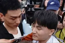 右眼失明、流落街头，被拐23 年的越发刚如何逆袭成工程师 找到回家路? #越发刚 #越发刚强与坚韧 #越发刚寻亲成功 #越发刚寻亲  #越发刚回国认亲视频封面