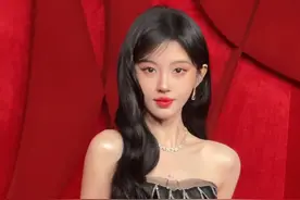 #鞠婧祎 鎏金暗夜裙 美神降临 这张脸太美了！#时尚芭莎年度派对 #BAZAARICONS视频封面