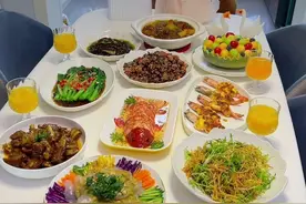 这些年，我们的故事写满了岁月的长卷，有欢笑有泪水，有争执有甜蜜，一路走来我理解你的辛苦，你知道我的不易，惟愿余生越来越好，致我们一起走过的日子#结婚纪念日 #我的厨房日记视频封面