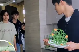 哈哈哈每次看到西红柿梗都好好笑#快乐的大人 #综艺