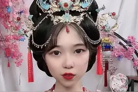 这应该是最简单的唐风婚冠发型教程～一看就会的那种。其实汉服发型还是看头饰，头饰足够华丽随便做个基础大头就很好看～#发型教程 #汉服发型 #汉婚