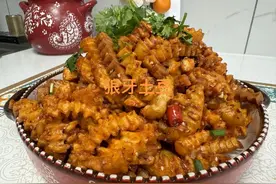 蹦妈的拿手菜狼牙土豆，摆摊的配方味道绝绝子视频封面