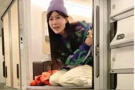 春运来啦，精致女生第一次体验了1平米的胶囊火车真的好新奇呀！#沉浸式坐高铁#春运#vlog日常视频封面