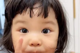 文喝还是武喝#大眼萌娃  #宝宝喝药