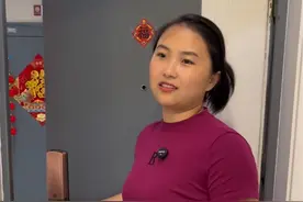 看到这一幕让人心疼，让人泪目！远嫁的姑姑突然来家，没想到侄子偷偷做了这件事，把姑姑弄哭了！一个心存感恩的孩子，是多么令人心疼！ 令人感动!#感恩 #姑侄 #血浓于水的亲情 #正能量视频封面