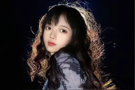 路灯下拍照太有氛围了！快喊你好姐妹一起拍！ #氛围感 #路灯拍照 #神明少女 #轻颜 #这样拍也太有氛围感了吧视频封面