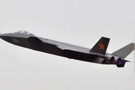 又见“黄皮歼-10”！歼-10CE时隔两年再露面，四个买家翘首以待？图片