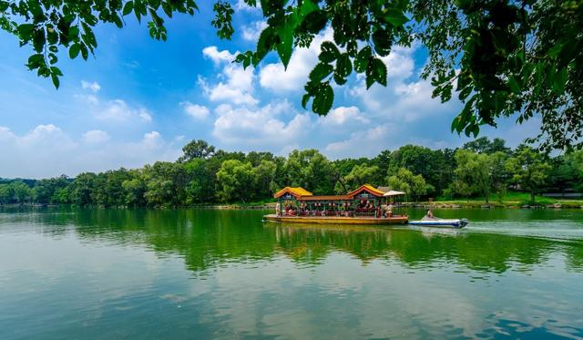 大批老人涌入承德，打着旅游名义，不逛避暑山庄不看外八庙，为啥