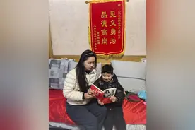 拾金不昧暖人心：柘城县一对母子归还失主苹果手机图片