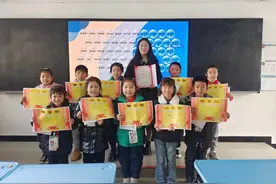 哈理工00后研究生蔡雨辰支教一年，让倒数班级变年级第一图片