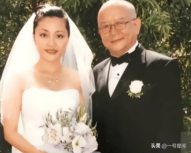 “国家一级演员”王刚，三婚娶小20岁女粉丝	，60岁得子