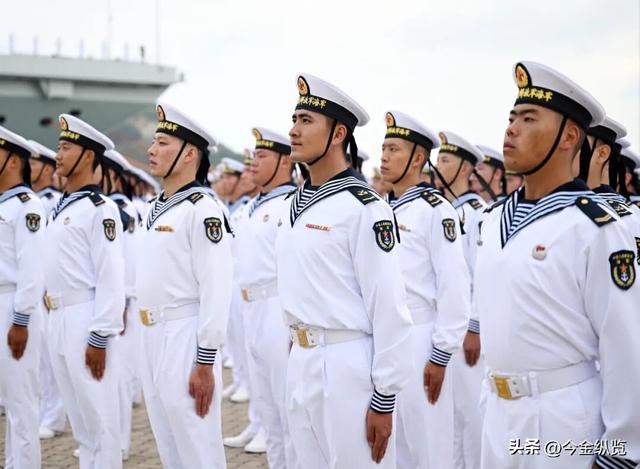 8万吨巨舰福建舰入列，中国跨入"三航母时代"，电磁弹射完胜美国