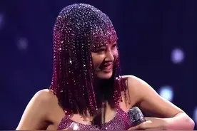 女星演唱会穿衣尺度大揭秘：紧身裤勒出尴尬线，透视装惊艳全场！图片