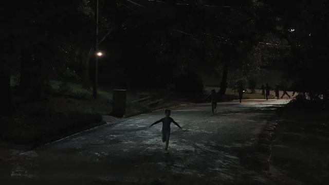 票房破19亿!漫威退下来3位演员,联手拍R级片,给老东家上了一课