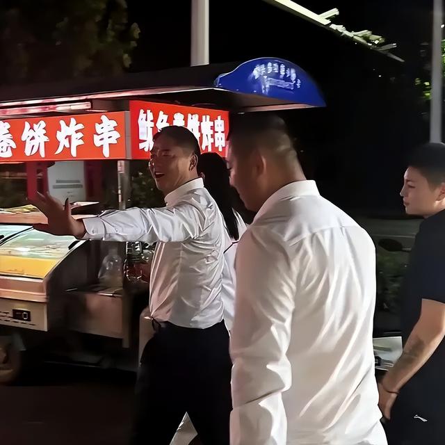 刘强东把“富贵还乡”做成了流量教科书