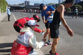 为精彩“太马”一路护航——省城红十字救护员志愿者的“参赛”记录图片