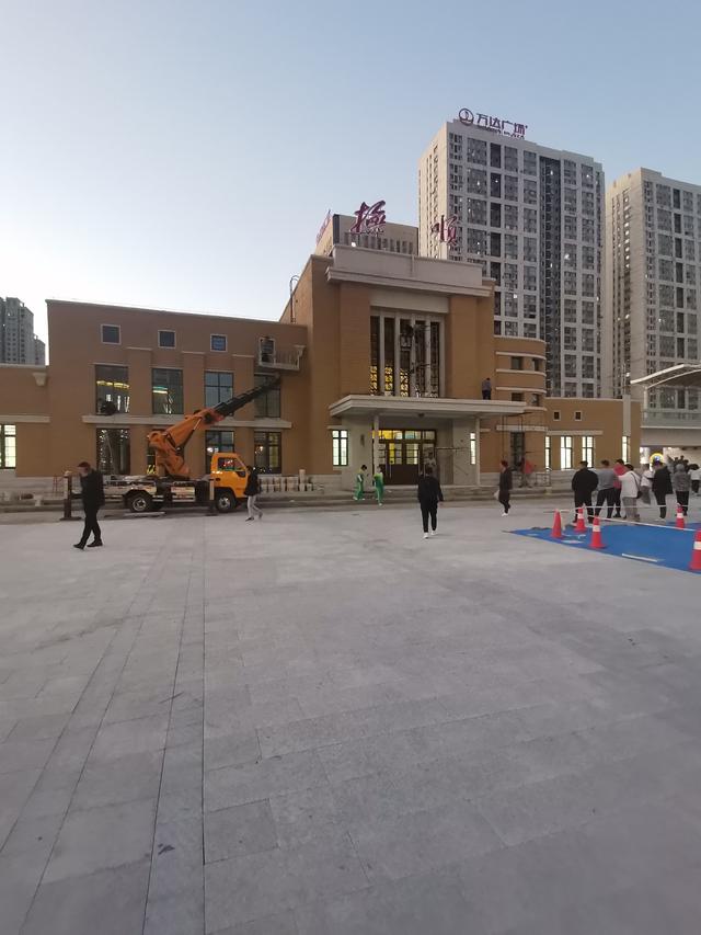 抚顺南站华丽变身