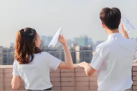 准亲家见面，坚持“三不动”，越不动，子女越有福气图片