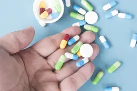 服用降压药，脚肿、牙龈发炎了怎么办，能换成什么药？图片