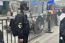 歌手庞麦郎因档期太满，取消洛阳演出！主办方谴责：无理由违约！庞麦郎此前官宣复出，首场演出仅9位观众图片