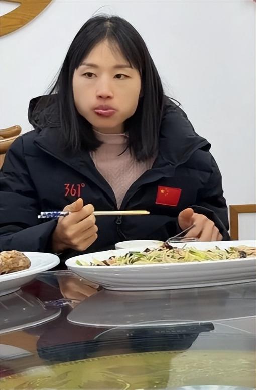 张水华也没想到	，离春节不到一个月，白岩松竟因一个举动口碑暴增