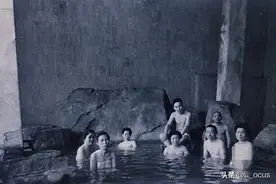 “不堪入目”老照片：日本男女赤裸共浴，喂奶忘记系扣子的妇女图片