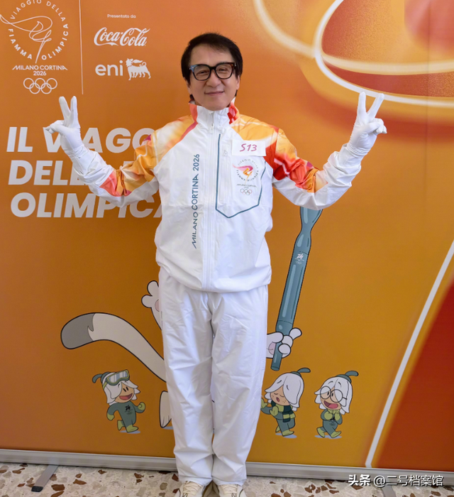 官媒对成龙的称呼变了！三字之差释放强烈信号，王晶真没说错