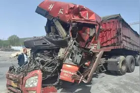 国道塌陷致4车追尾2人死亡，离世卡车司机家属：他一人跑运输养活一家六口图片