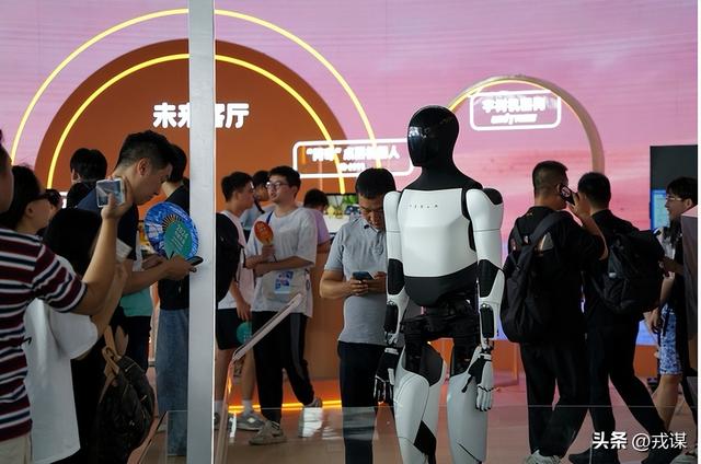 10万买个机器人值吗？AI大脑藏着商机，人形机器人的野心不止搬砖