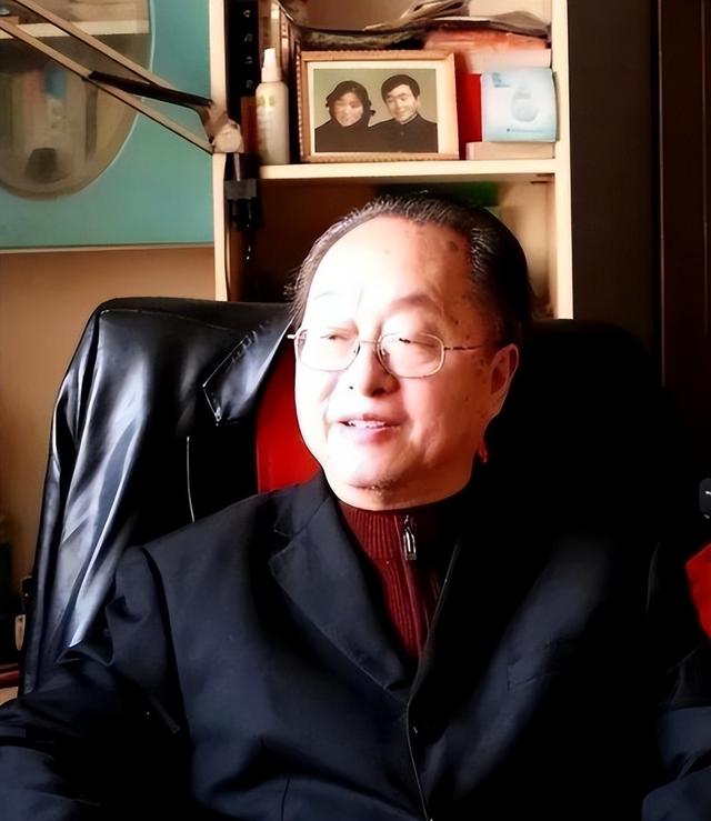 发誓永不回国？她带领30名演员选择留美，如今年过花甲归来