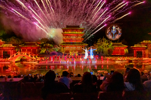 8天8090亿！双节文旅热背后：演出市场挤爆，沉浸式演艺引爆需求