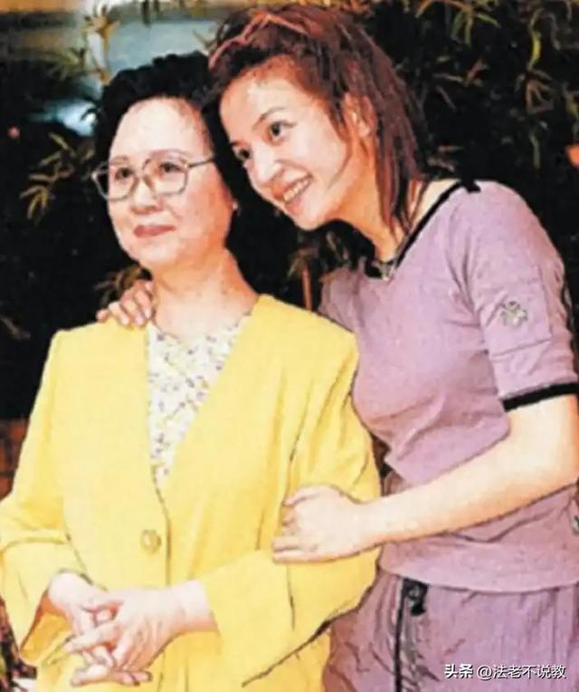 封杀四年，49岁赵薇突传消息，因胃癌去世传闻5个月前就真相大白