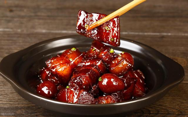 “胆固醇之王”曝光！竟是肥肉25倍，医生警告：吃多血管真遭殃！