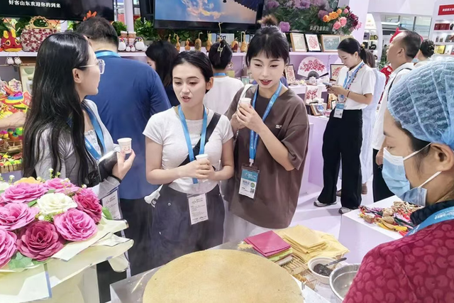 临沂文旅亮相2025中国文旅产业博览会 首日非遗展演引热潮