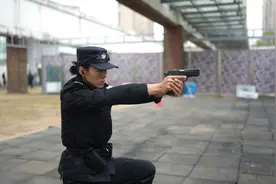 “无敌快枪手”曾是篮球高手‌，武汉新一代枪王是她图片