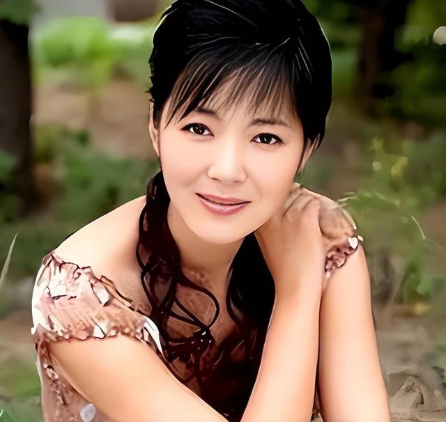 年轻时倾国倾城，老了却胖成“土肥圆”	，这6位发福的女星好可惜