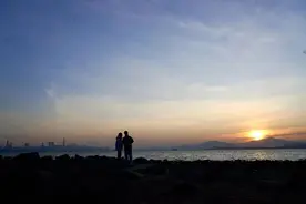 南方周末2024新年献词丨守住不惑的底线，选择做最值得的自己图片