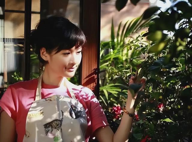 她私生活有多混乱？和冯小刚夜宿8小时，陈红老公为其花1000万！