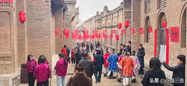 汉服古韵迎佳节 别样三八绽芳华——万荣李家大院妇女节人气火爆