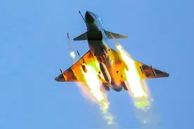 印度想炸毁歼10C，不到24小时，巴铁反击开打，新德里发生爆炸图片