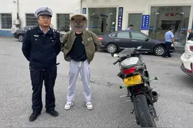 “炸街摩托”轰鸣不断，市民果断举报！岳阳交警立即查处！图片