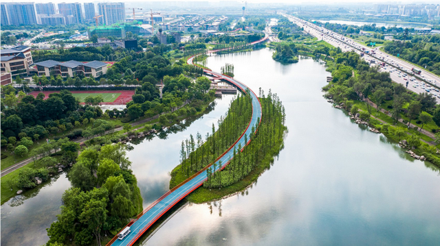 马克龙打卡乾隆花园和锦城湖公园：选这俩地方不止看风景那么简单