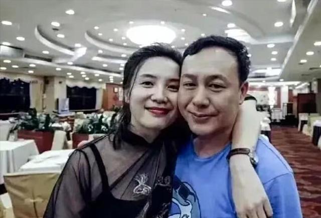 这照片，估计宋佳出十万，都想删除吧。