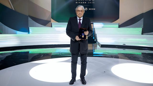 霍启刚也没想到，他79岁的父亲霍震霆，如今还能再为霍家“争光”