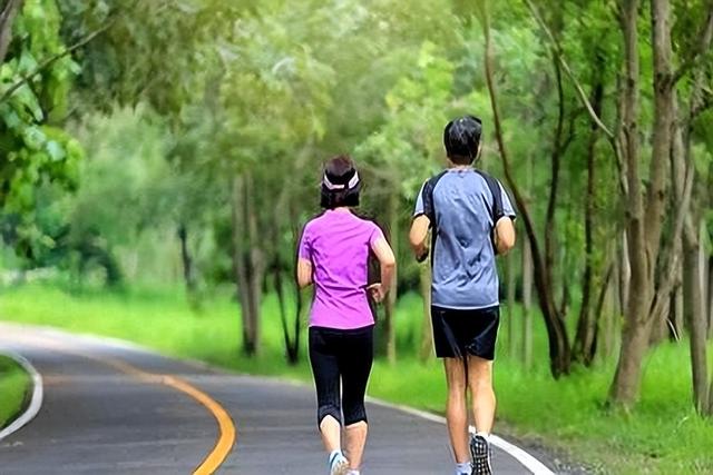50岁后跑步，还想跑得久、跑得远？秘诀恰恰在于“学会慢下来”！