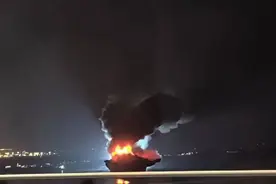航母在江苏着火！恐无修复价值，与其拆了倒不如当东风导弹靶舰？图片