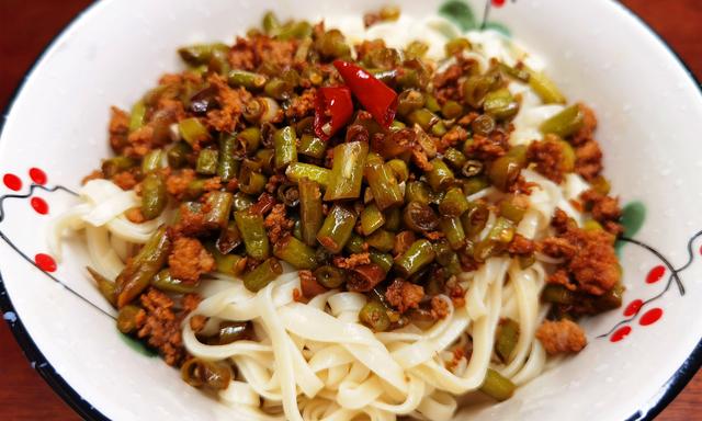 腌豆角原来这么简单，简单3步就搞定，5天就能吃，酸味正宗不生花