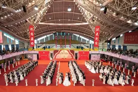 学校“真心”钻戒送新人，10年559对新人缔结姻缘！哈工大博士生集体婚礼浪漫来袭图片