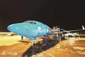 “搓澡”要挑“良辰吉日”！看“飞机搓澡工”如何清洗飞机→图片